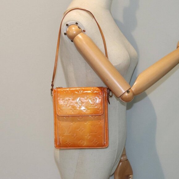 LOUIS VUITTON Monogram Vernis Motto Pouch Marshmallow Pink - Picture 14 of 16